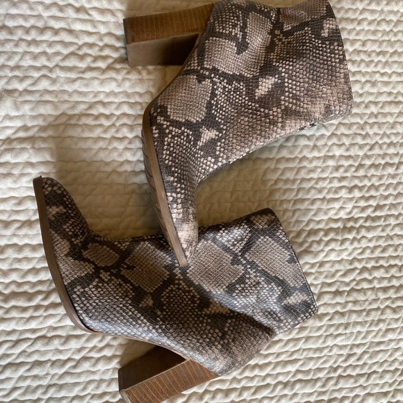 Snake Print Booties - Picture 1 of 2